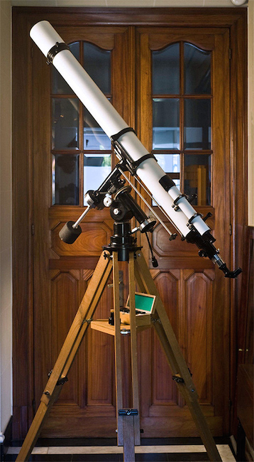 Unitron 4 inch Equatorial telescope west side view (53,541 bytes)