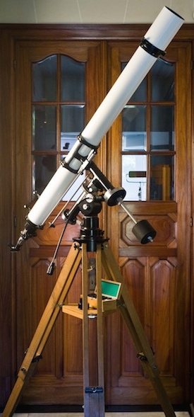 Unitron Model 152 4 inch telescope with mount as acquired for exhibit at Company Seven (74,795 bytes)