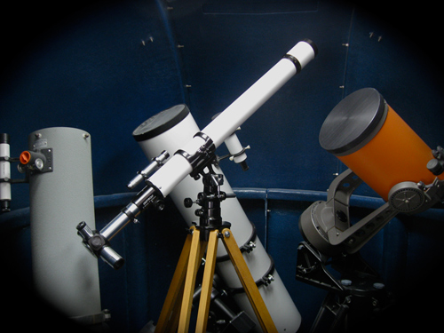 Unitron 2.4 inch telescope, Model 114 displayed at Company Seven (87,379 bytes)