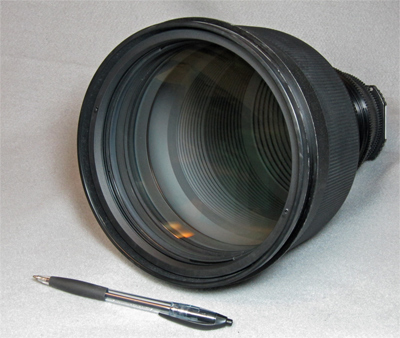 Nikkor 300mm F/2 ED IF lens at Company Seven front view (81,921 bytes)