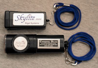 Rigel Skylite II and Mini, one set to Red the other to White light, shown next to pen for scale (37,113 bytes)