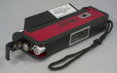 UVP Mini-UV lamp showing AA batteries (25,930 bytes)