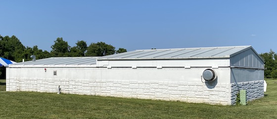 Roll off roof observatory of The Analemma Society of Great Falls, Virginia (49,327 bytes)