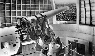 Carl Zeiss Jena 12-inch (300 mm) f/16.8 telescope, with E objective at Griffith Observatory, from postcard of mid 1935 (52,399 bytes)